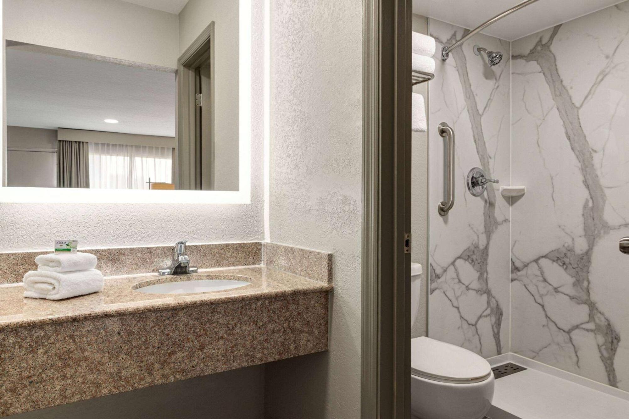 Hotel Baymont By Wyndham Emporia Va Exteriér fotografie